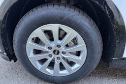 Valkoinen Audi Q6 e-tron 2025 kuva 10.