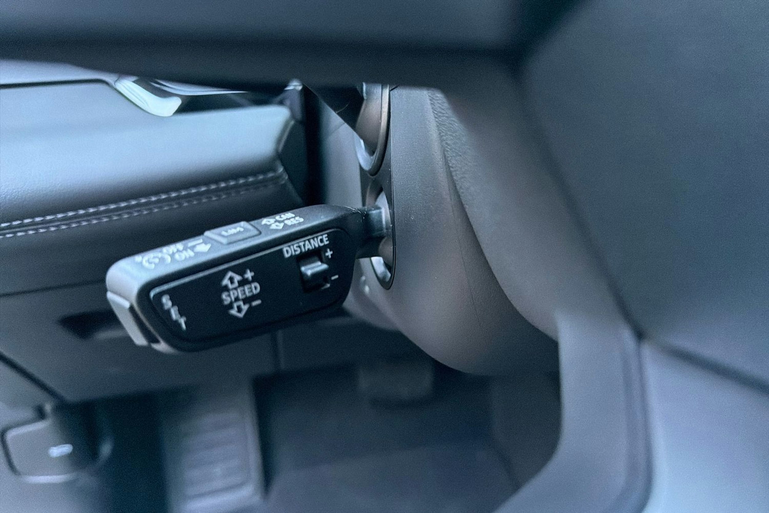 Valkoinen Audi Q6 e-tron 2025 kuva 12.