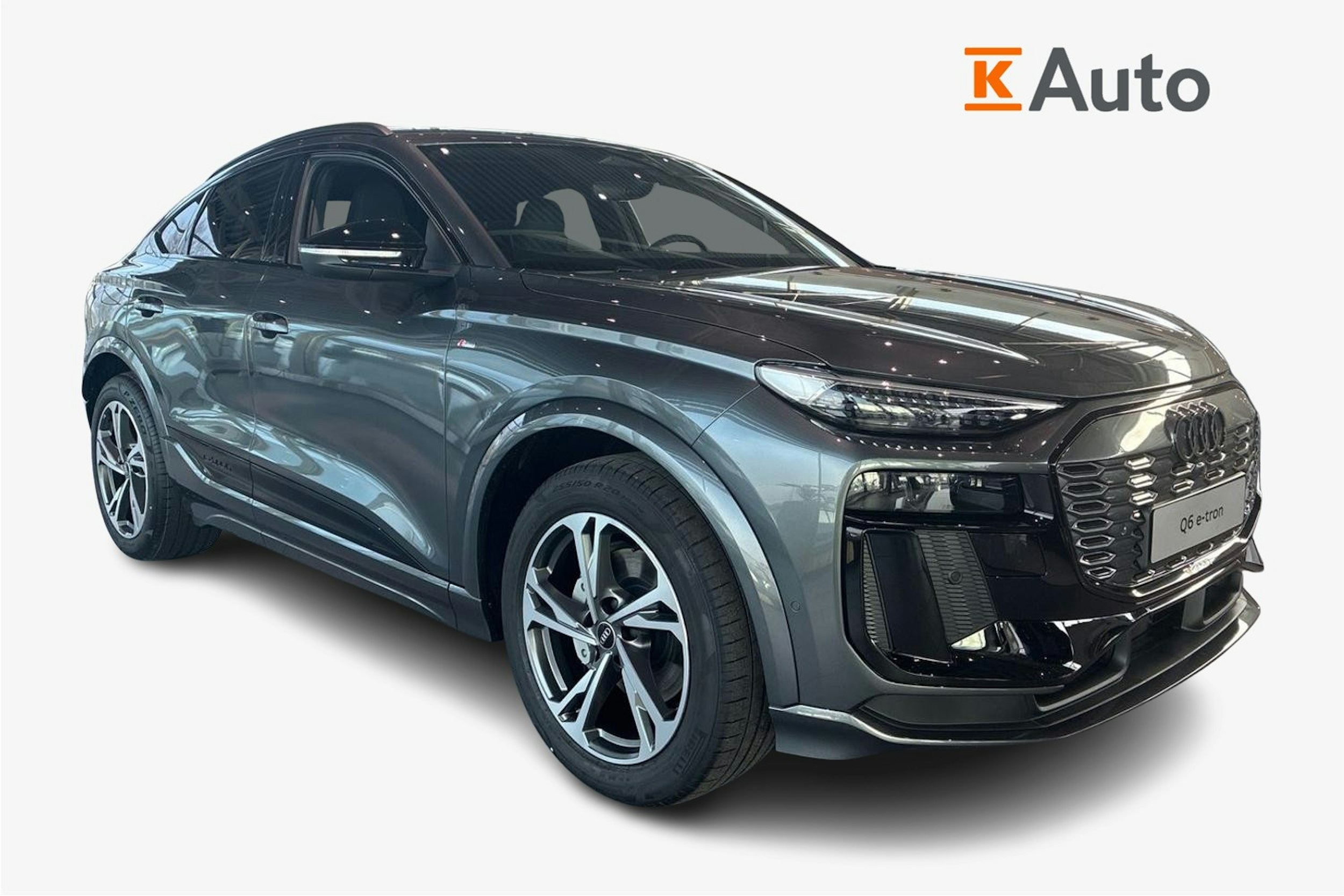 harmaa Audi Q6 e-tron 2025 kuva 1.