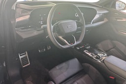 harmaa Audi Q6 e-tron 2025 kuva 6.