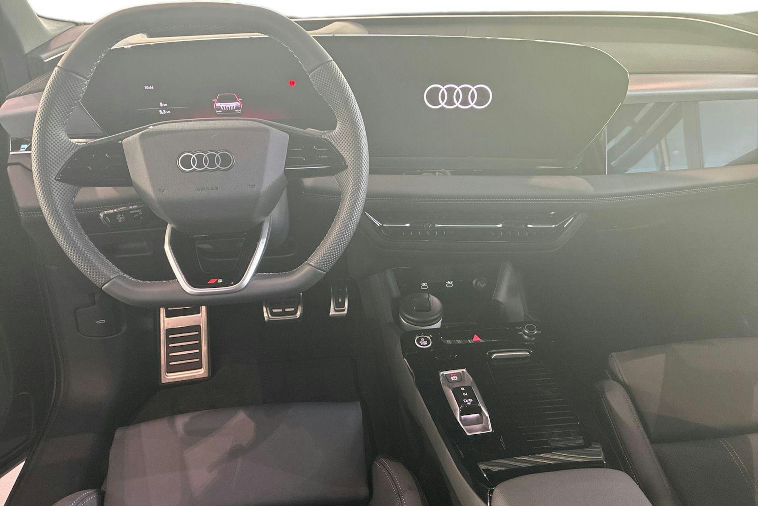 harmaa Audi Q6 e-tron 2025 kuva 7.