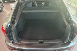 harmaa Audi Q6 e-tron 2025 kuva 11.