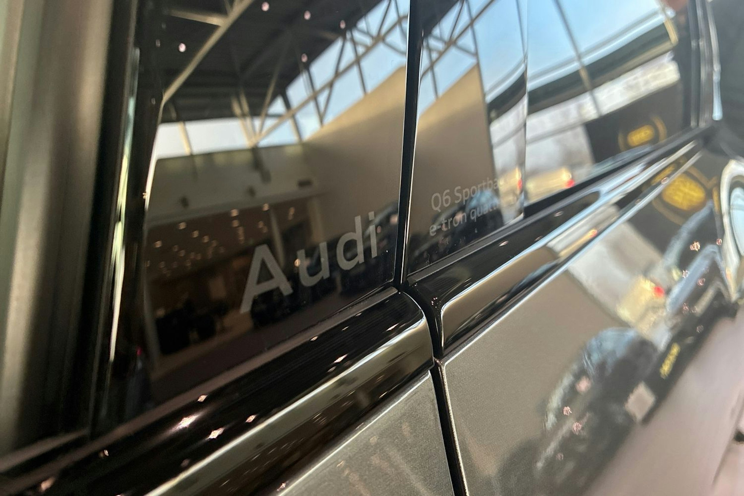 harmaa Audi Q6 e-tron 2025 kuva 12.