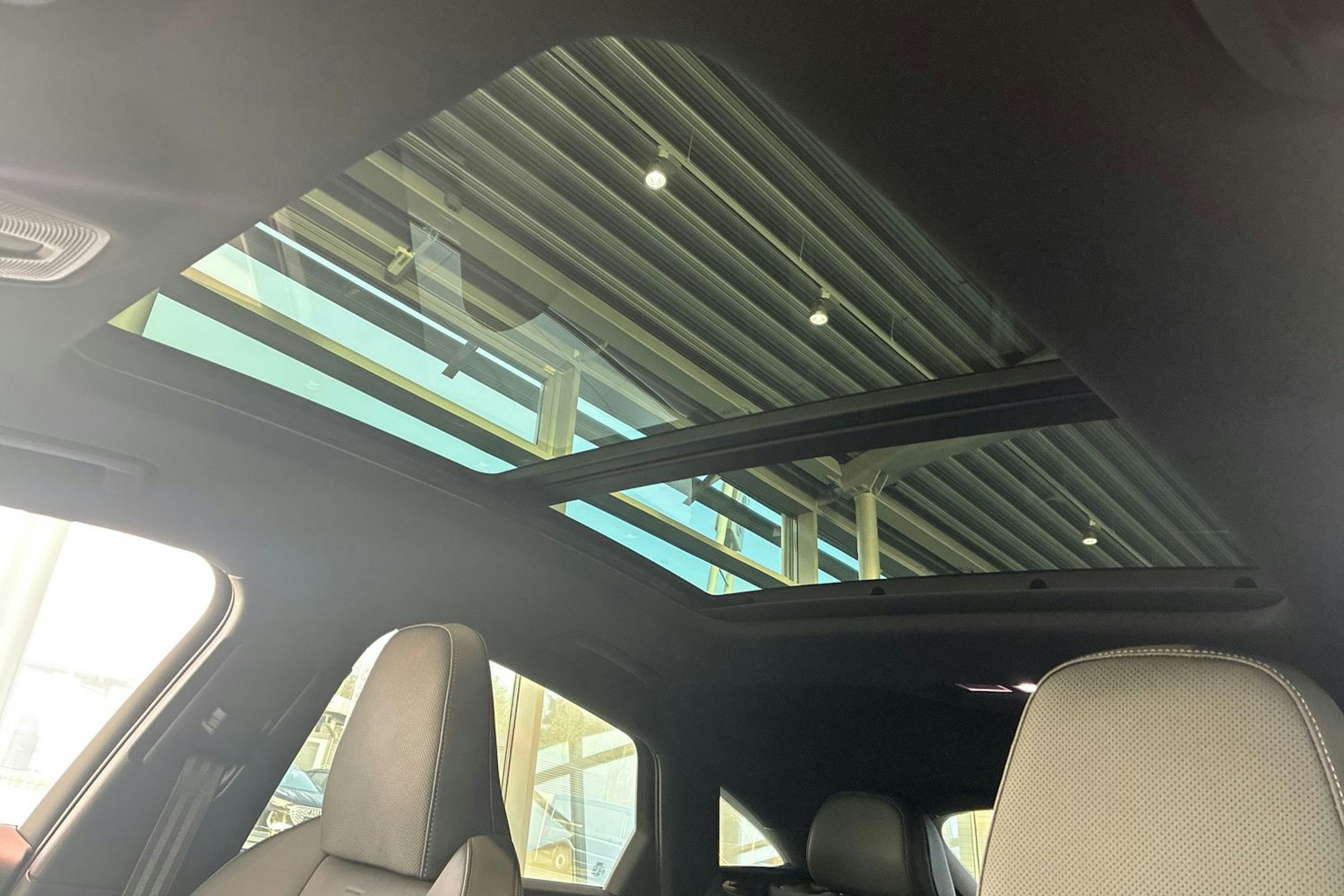 harmaa Audi Q6 e-tron 2025 kuva 13.