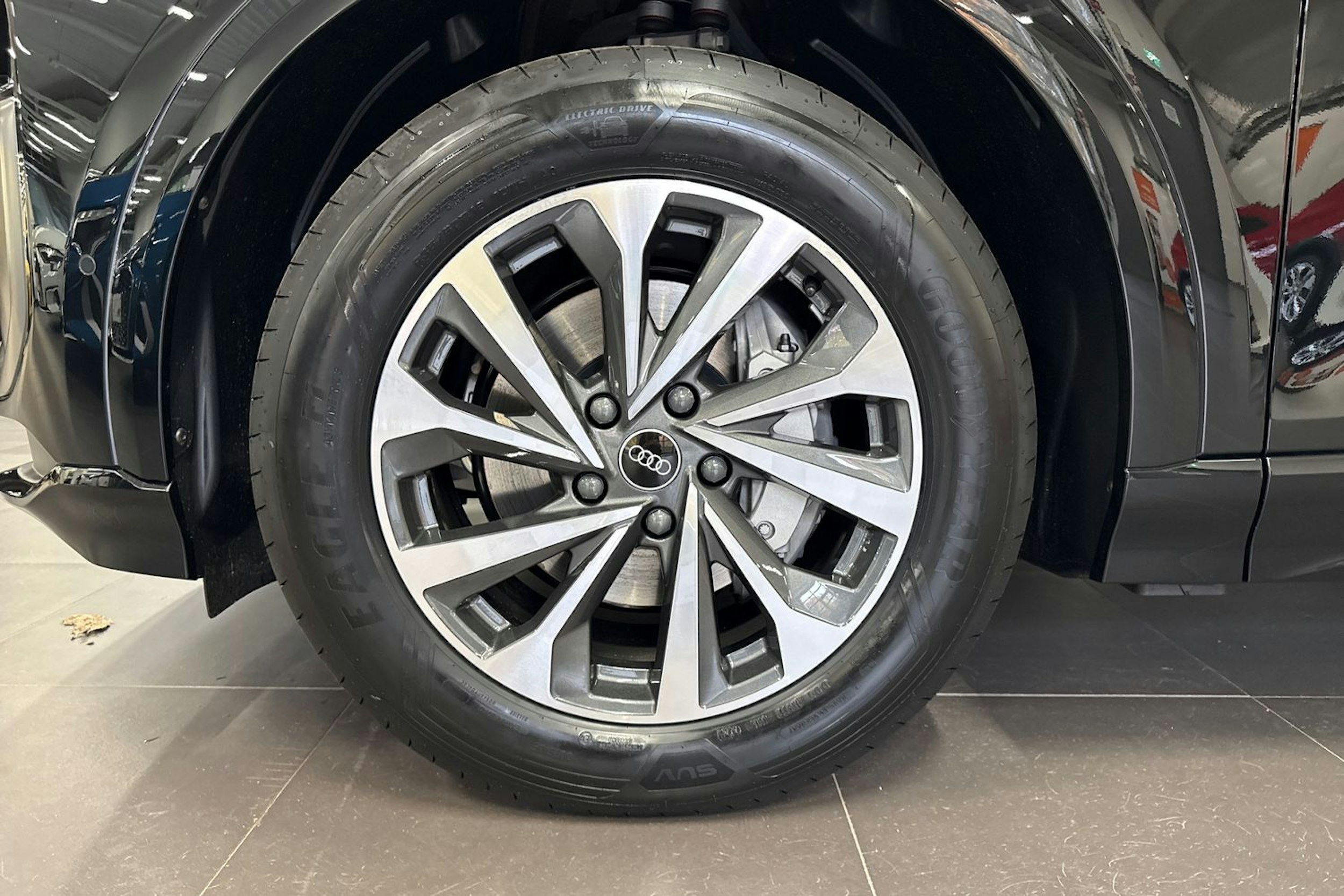 met. musta Audi Q6 e-tron 2025 kuva 9.