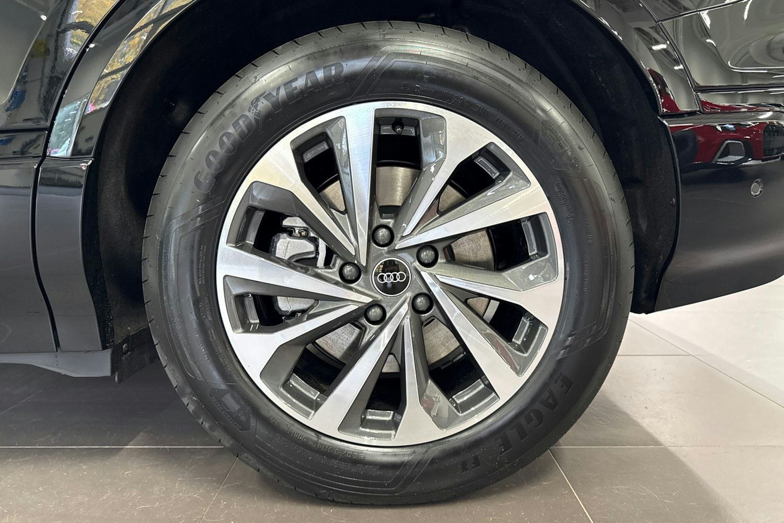 met. musta Audi Q6 e-tron 2025 kuva 10.