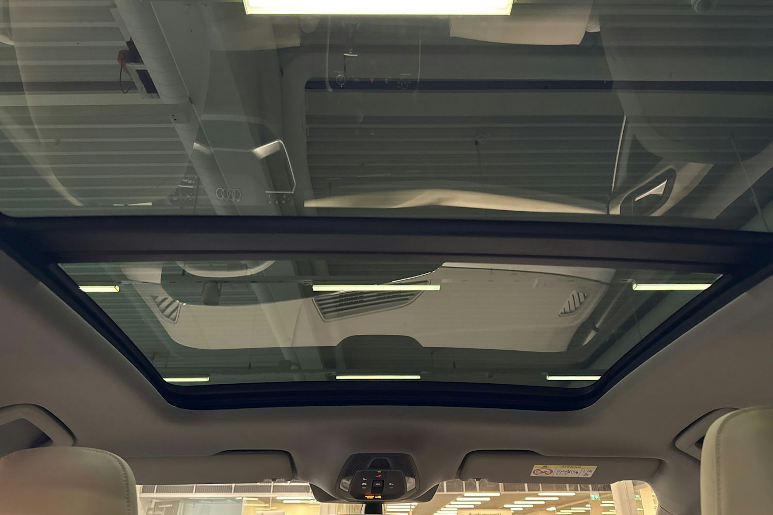 met. musta Audi Q6 e-tron 2025 kuva 14.