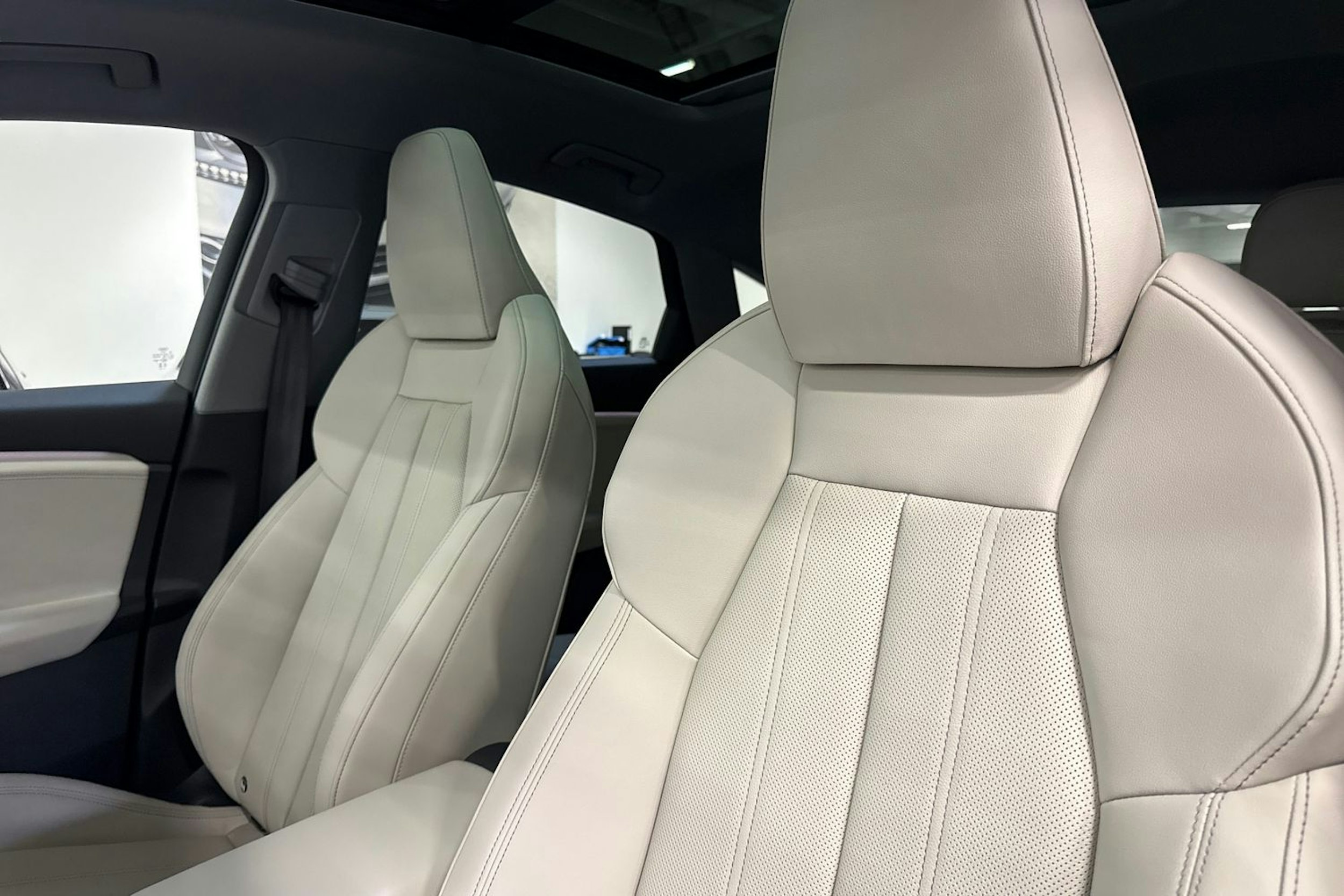 met. musta Audi Q6 e-tron 2025 kuva 15.