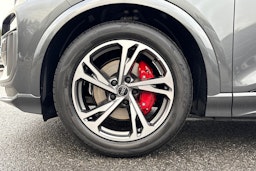 harmaa Audi Q6 e-tron 2025 kuva 9.