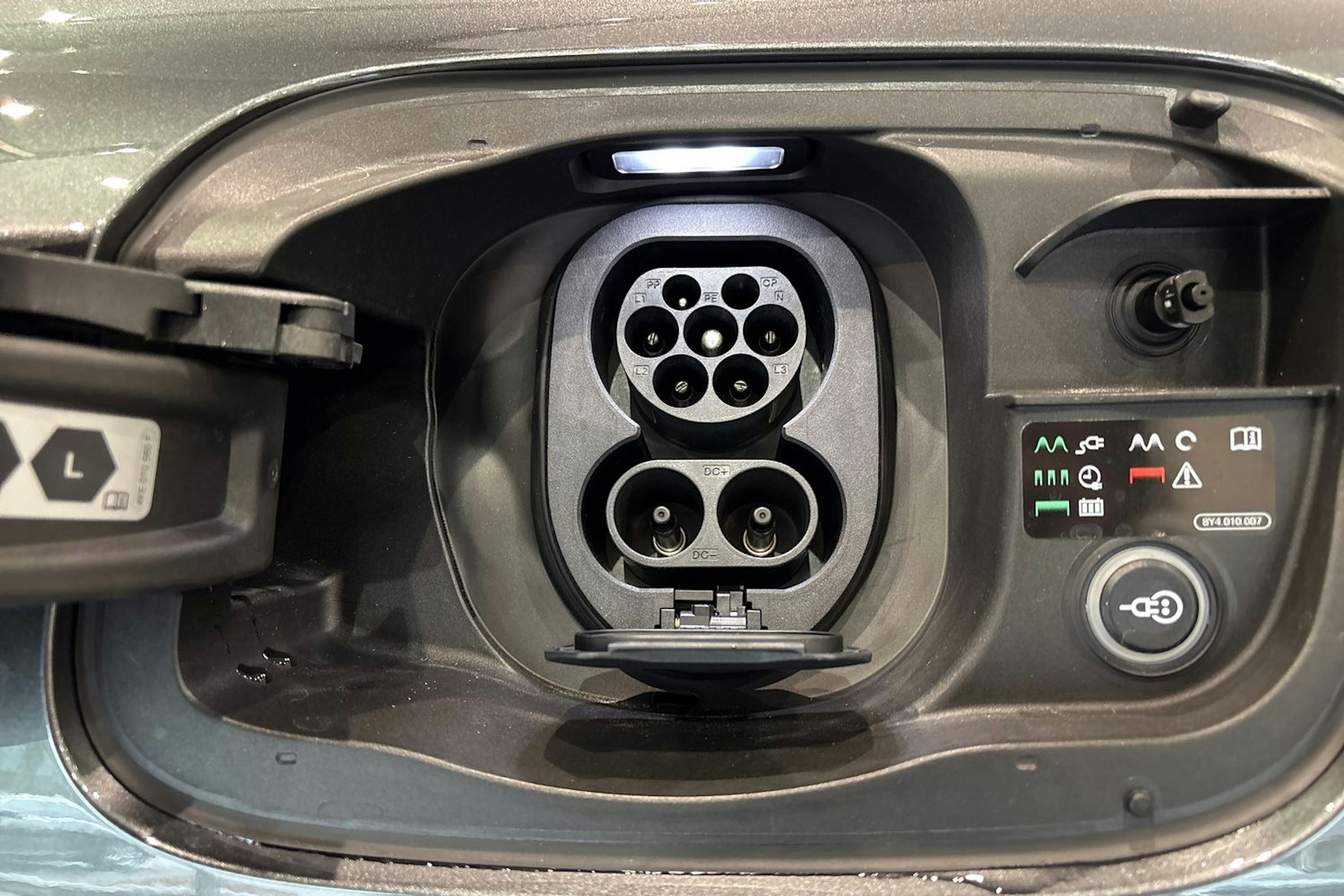 harmaa Audi Q6 e-tron 2025 kuva 13.