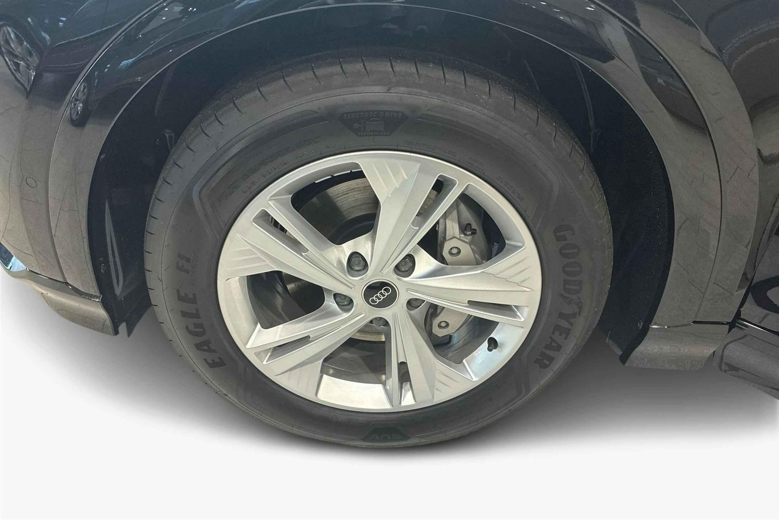 musta Audi Q6 e-tron 2025 kuva 9.