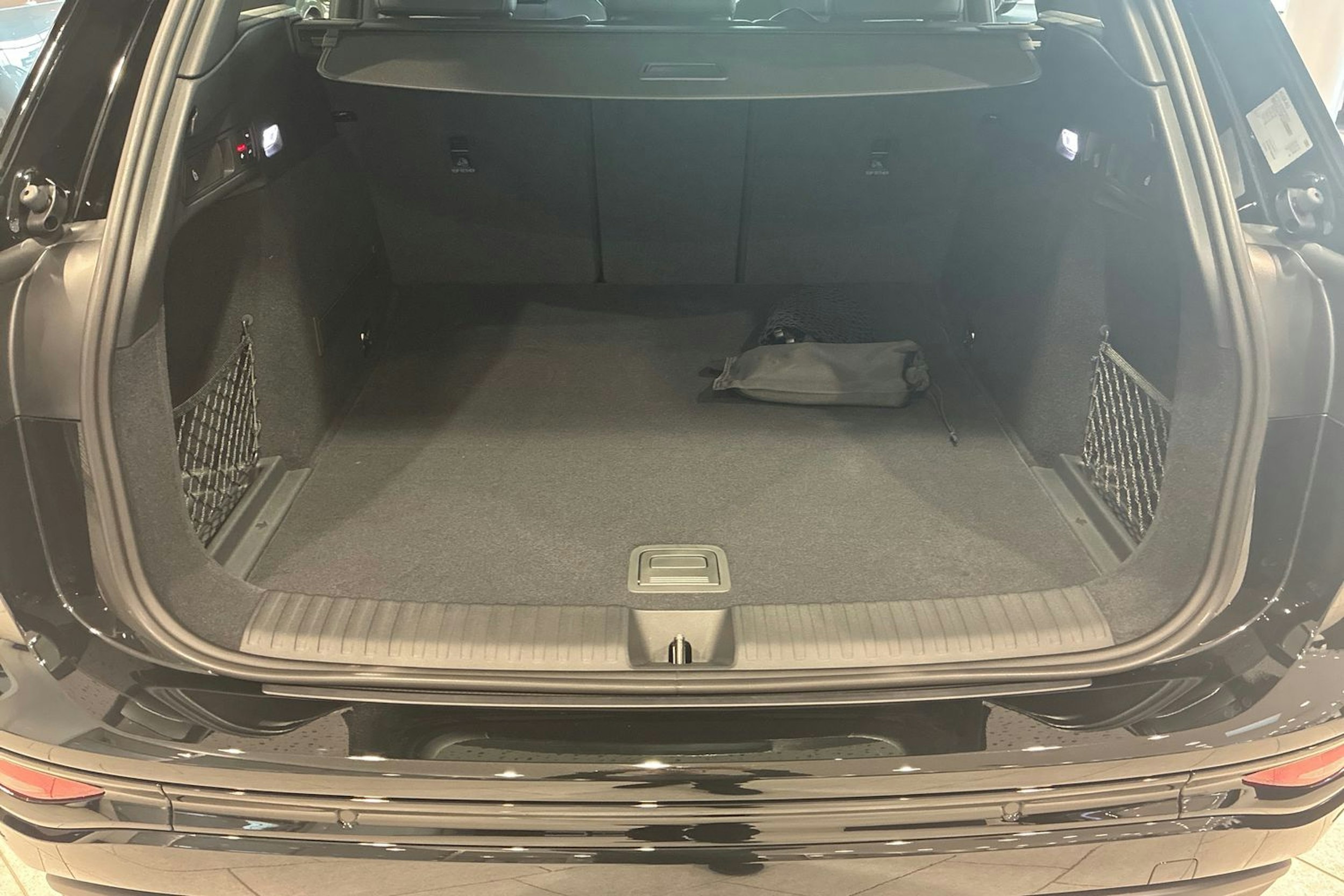 musta Audi Q6 e-tron 2025 kuva 12.