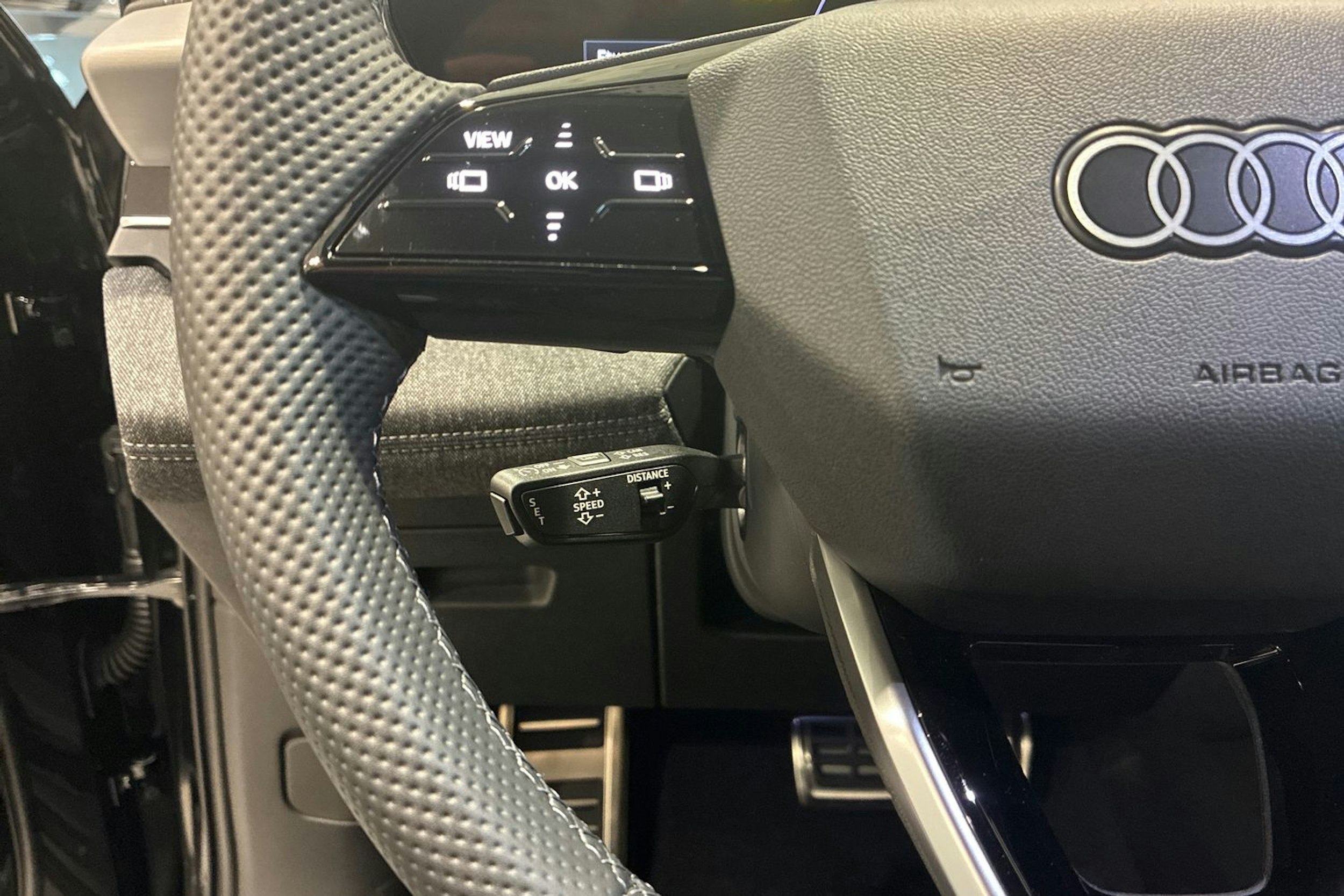 musta Audi Q6 e-tron 2025 kuva 14.