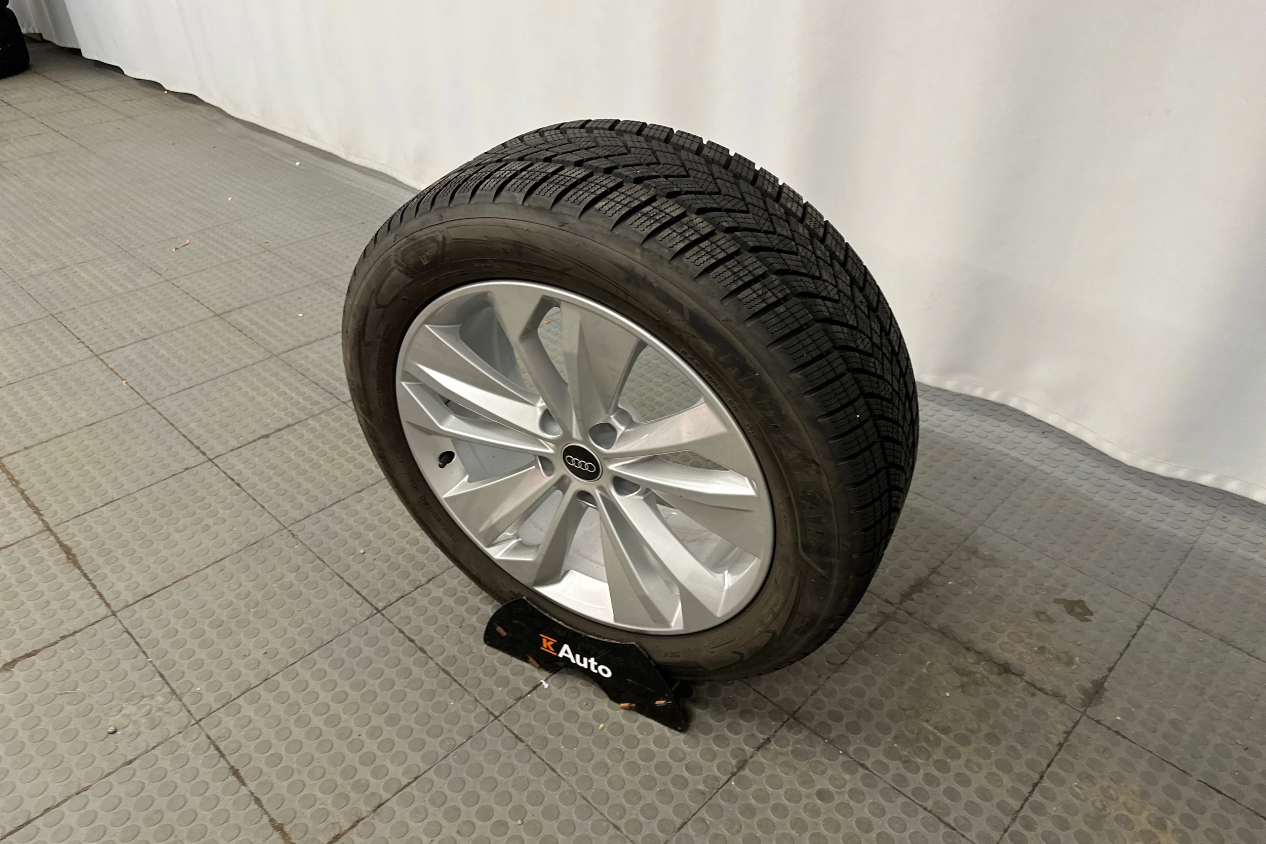 punainen Audi Q6 e-tron 2025 kuva 10.