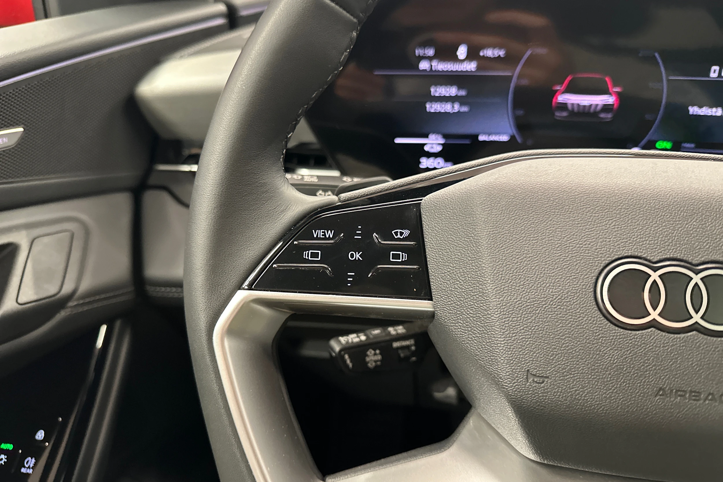 punainen Audi Q6 e-tron 2025 kuva 11.