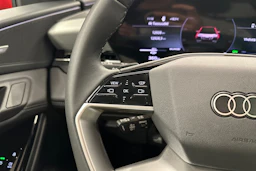 punainen Audi Q6 e-tron 2025 kuva 11.