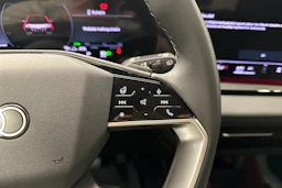 punainen Audi Q6 e-tron 2025 kuva 12.