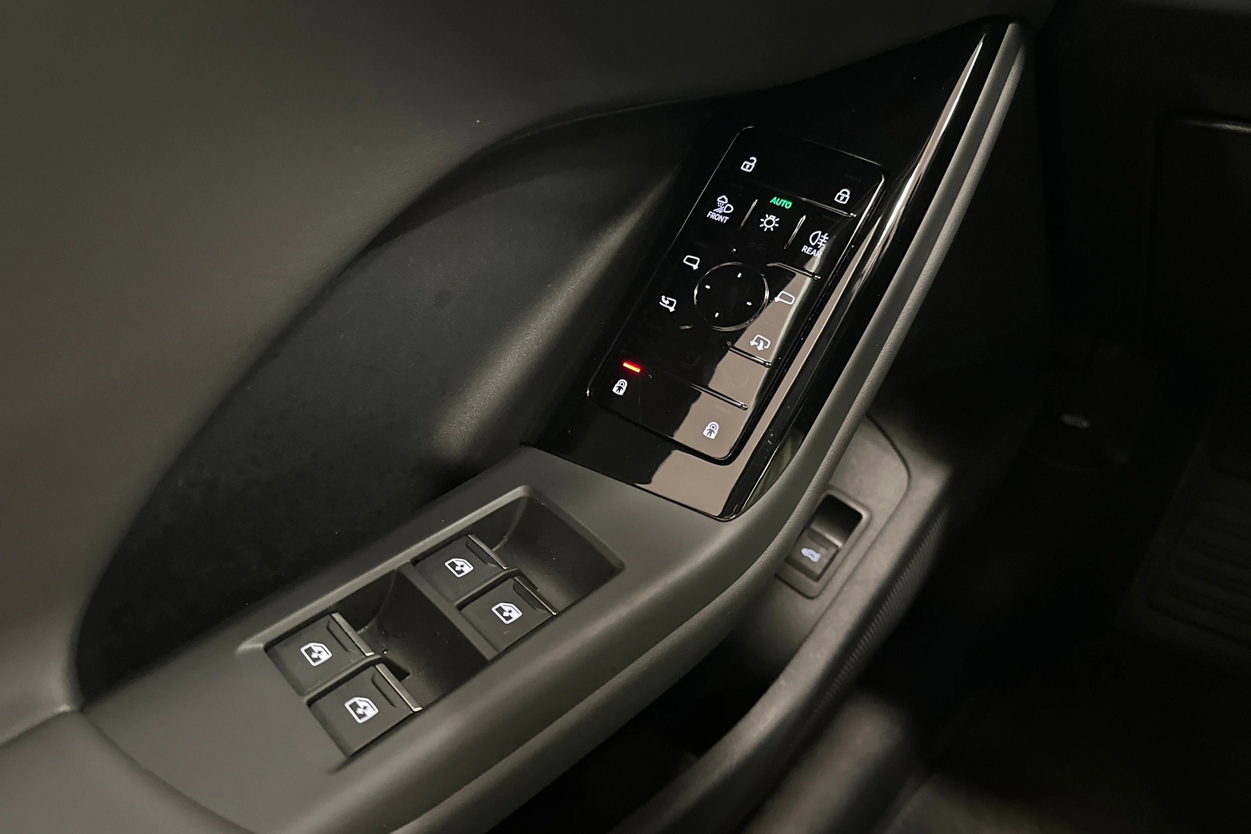 punainen Audi Q6 e-tron 2025 kuva 15.