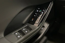 punainen Audi Q6 e-tron 2025 kuva 15.
