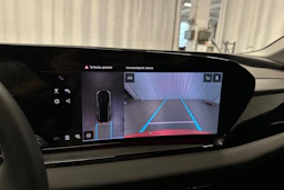 punainen Audi Q6 e-tron 2025 kuva 17.