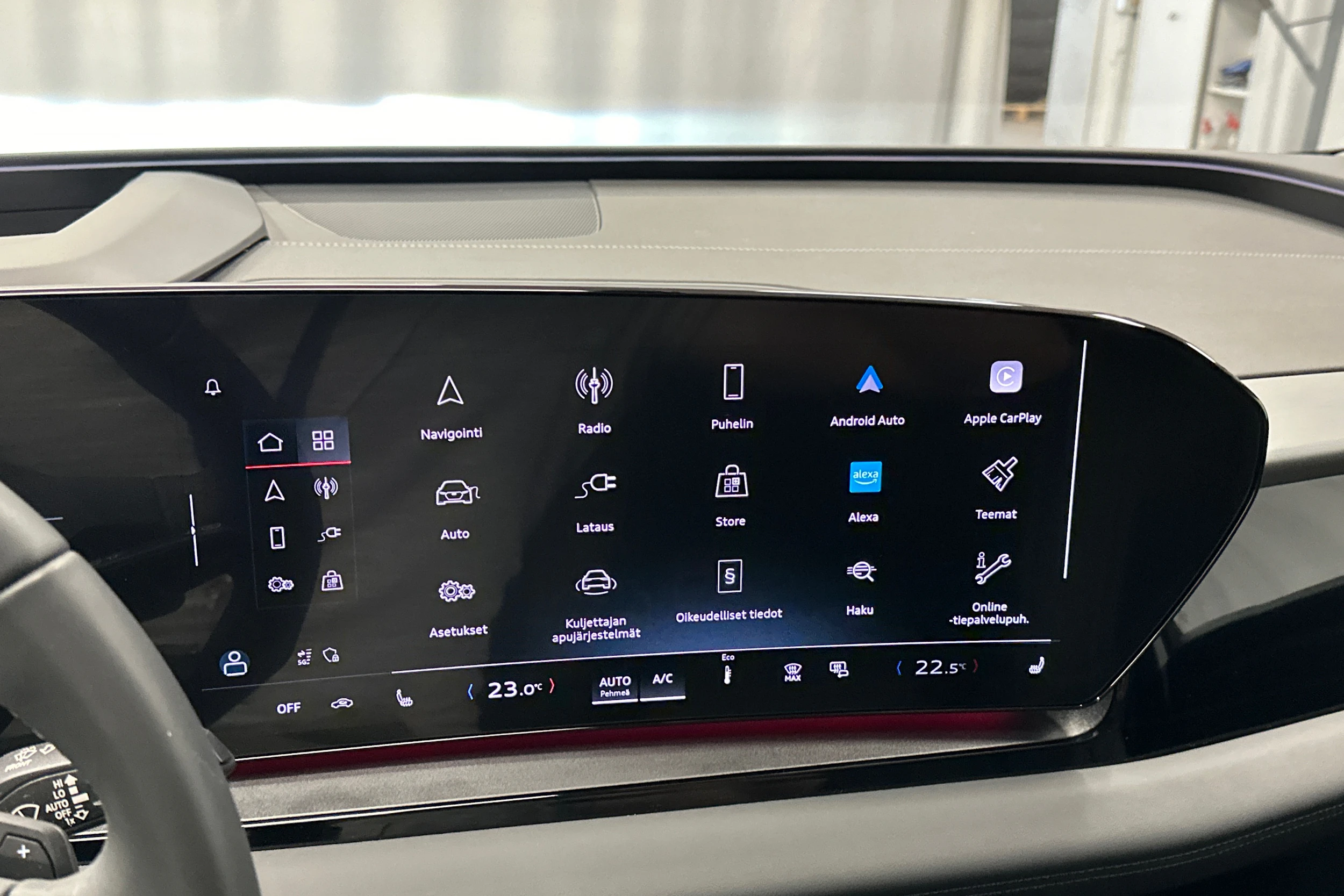 punainen Audi Q6 e-tron 2025 kuva 18.