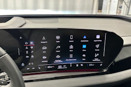 punainen Audi Q6 e-tron 2025 kuva 18.