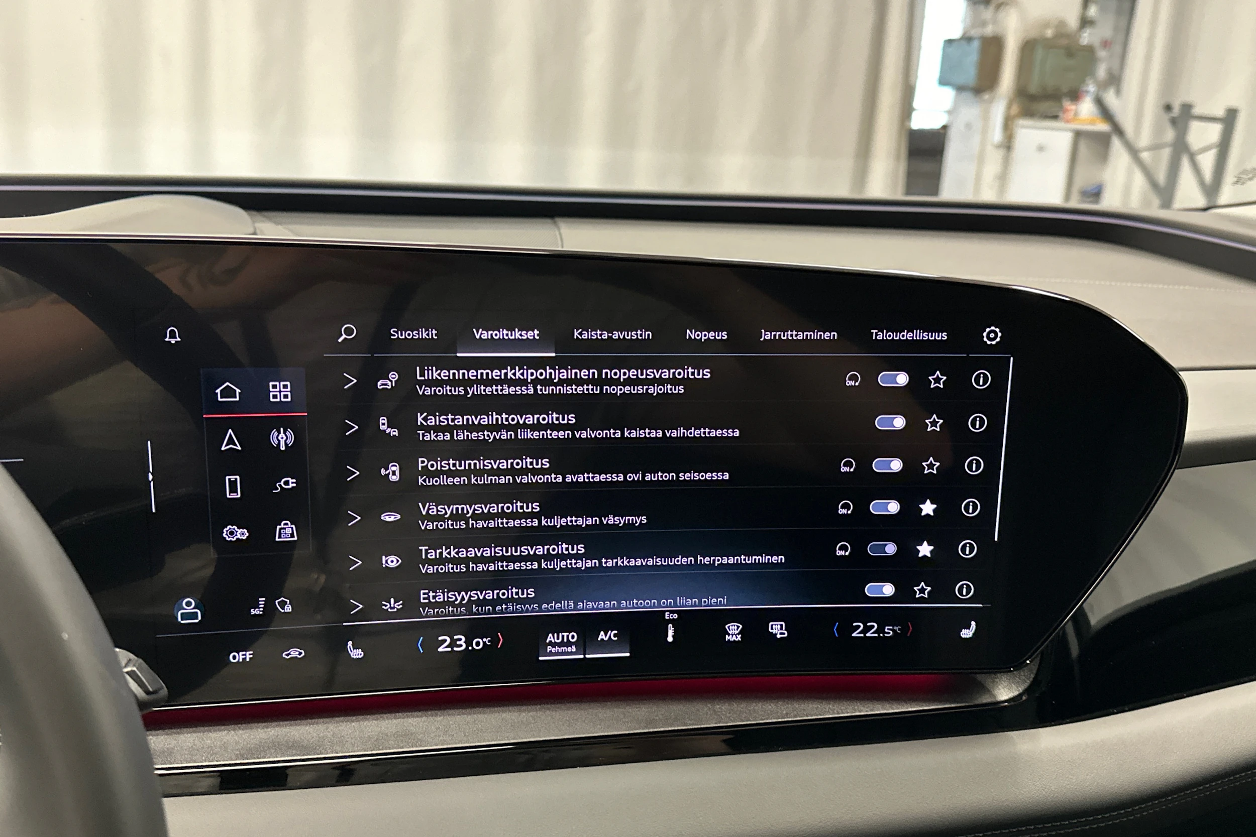 punainen Audi Q6 e-tron 2025 kuva 19.