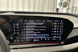 punainen Audi Q6 e-tron 2025 kuva 19.