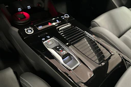 punainen Audi Q6 e-tron 2025 kuva 22.