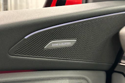 punainen Audi Q6 e-tron 2025 kuva 23.