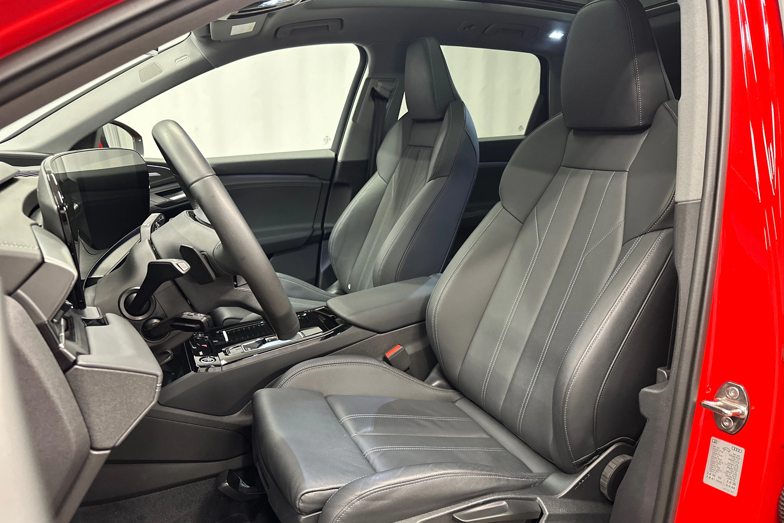 punainen Audi Q6 e-tron 2025 kuva 24.