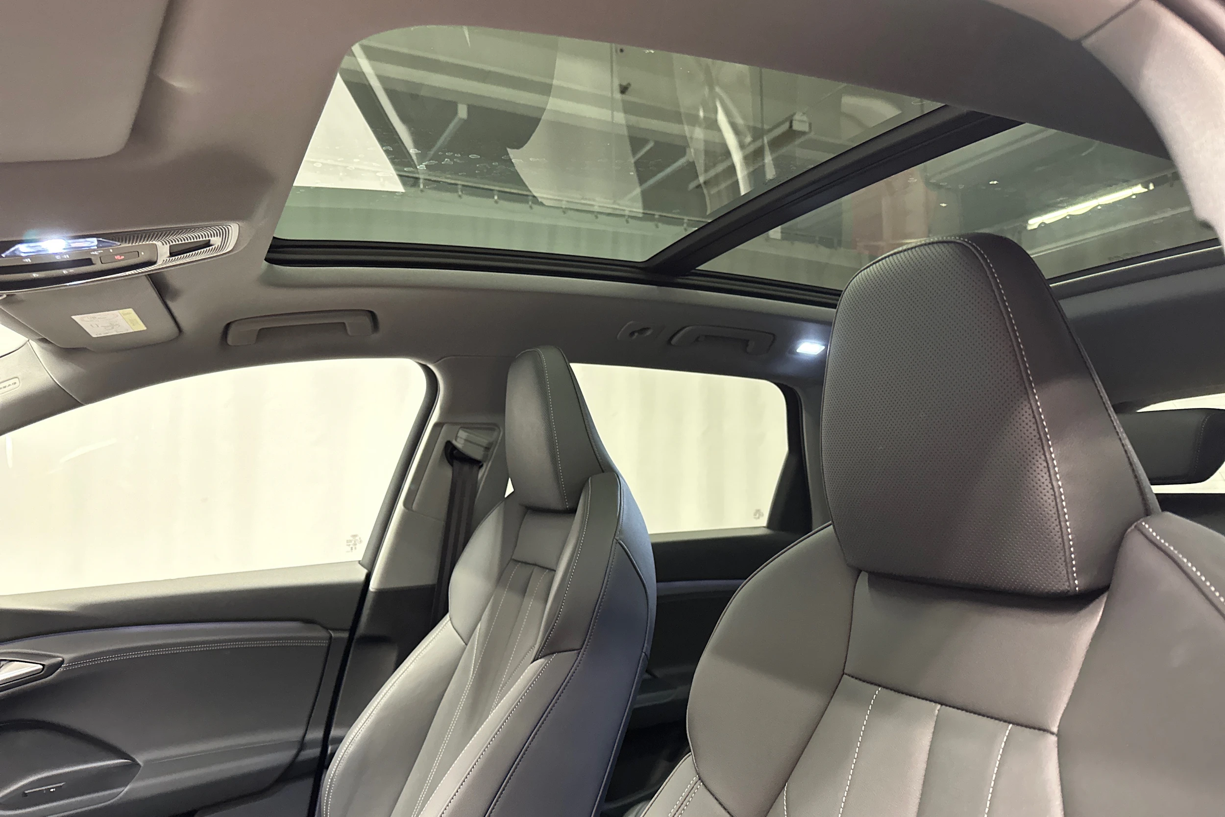 punainen Audi Q6 e-tron 2025 kuva 25.