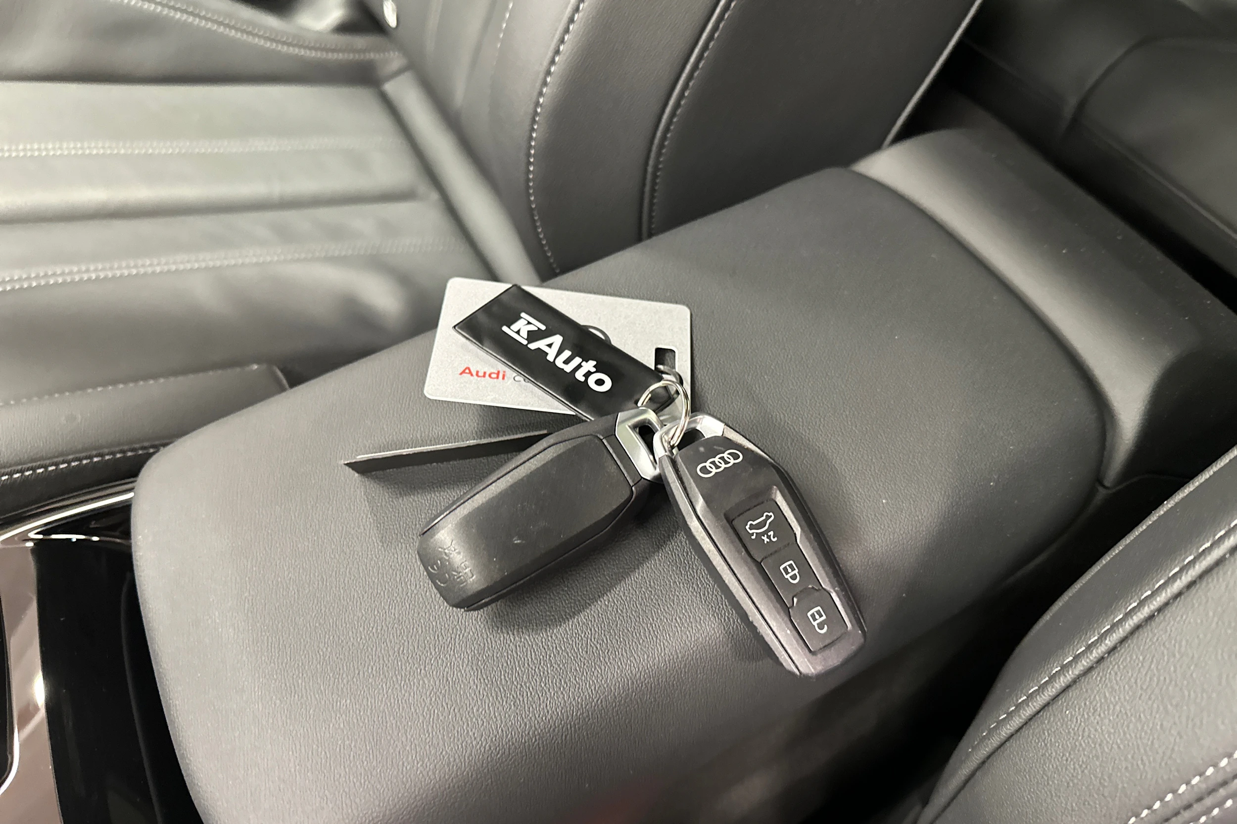 punainen Audi Q6 e-tron 2025 kuva 30.