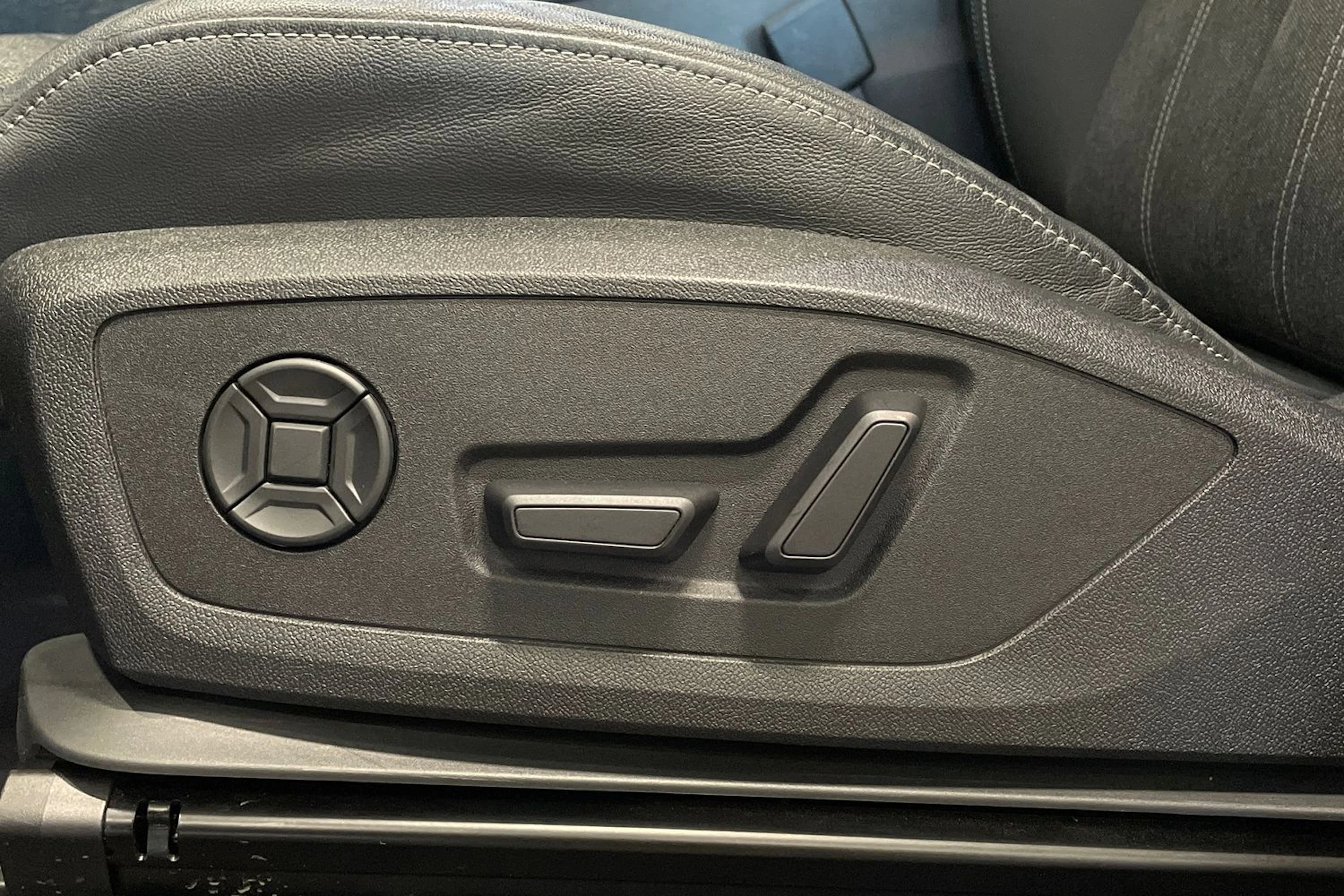 met. sininen Audi Q6 e-tron 2025 kuva 12.