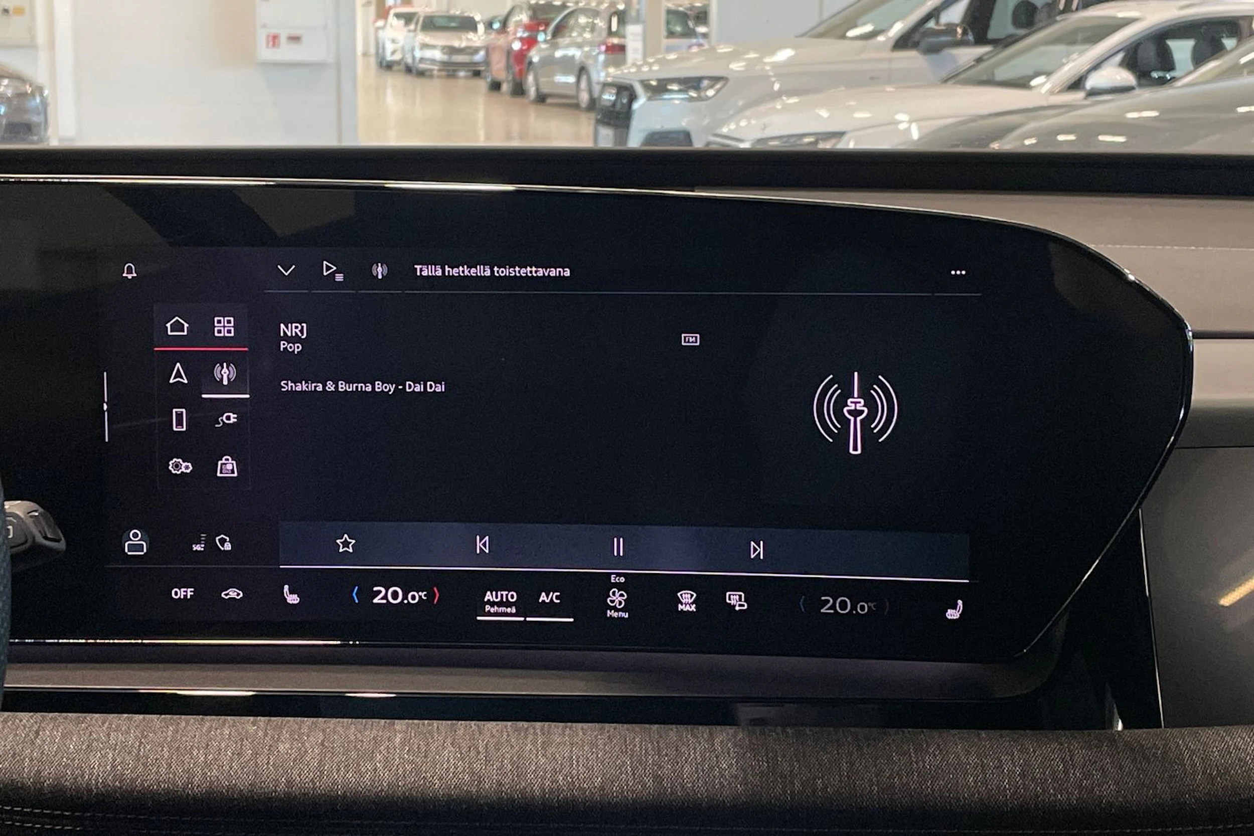 met. sininen Audi Q6 e-tron 2025 kuva 18.