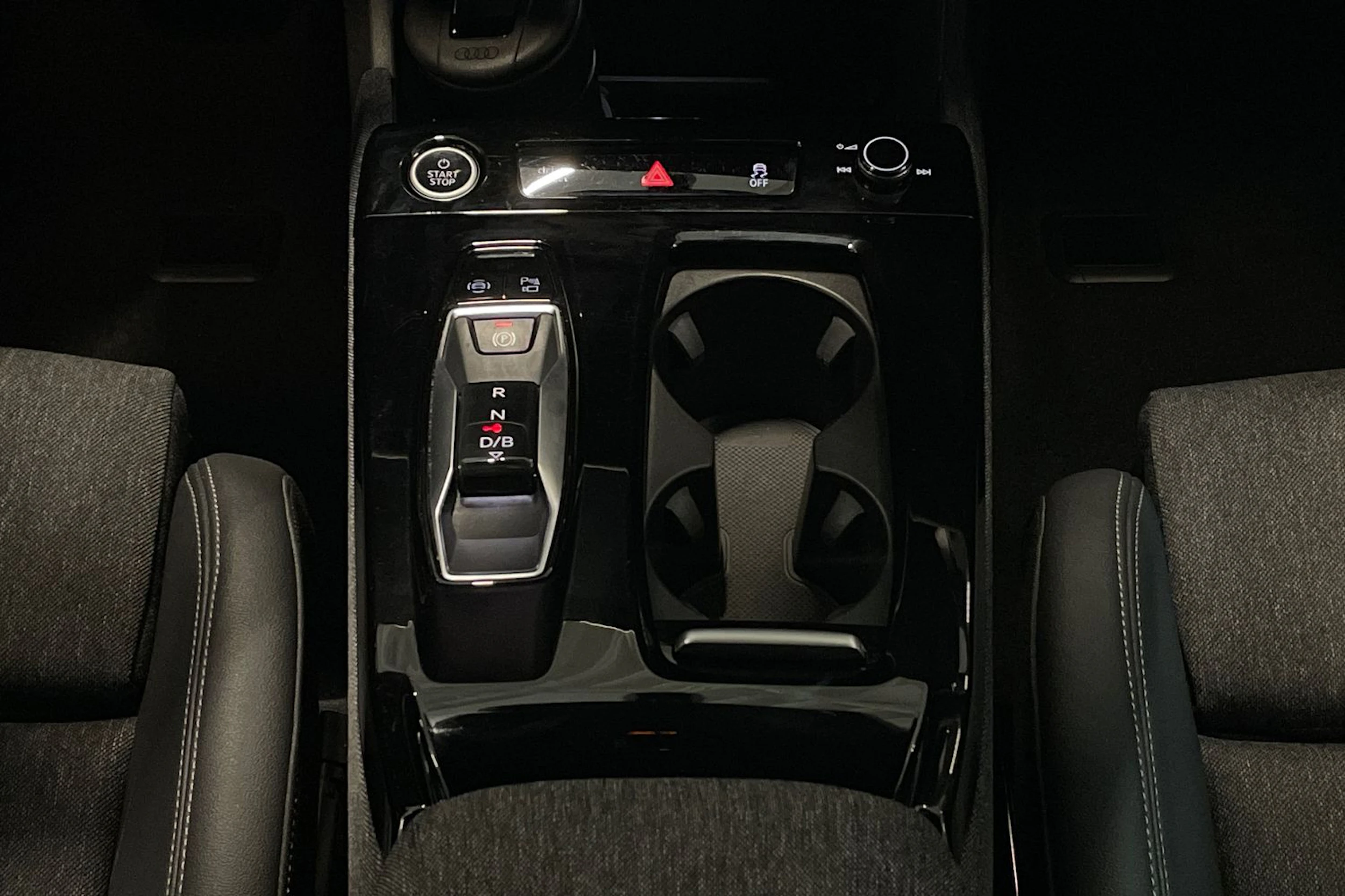 met. sininen Audi Q6 e-tron 2025 kuva 30.