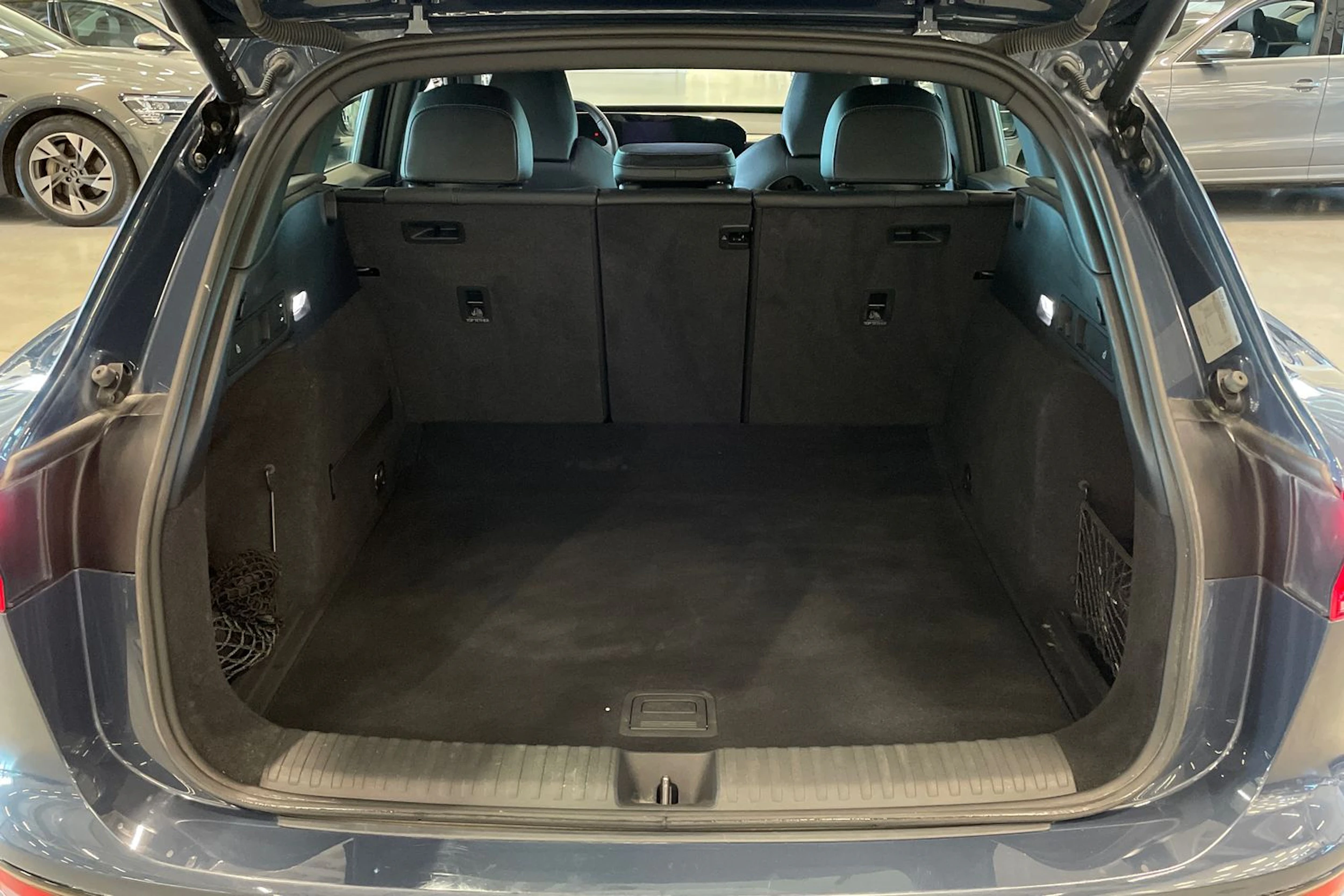 met. sininen Audi Q6 e-tron 2025 kuva 32.