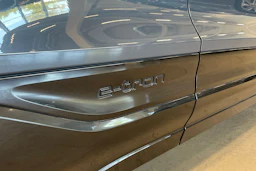 met. sininen Audi Q6 e-tron 2025 kuva 35.