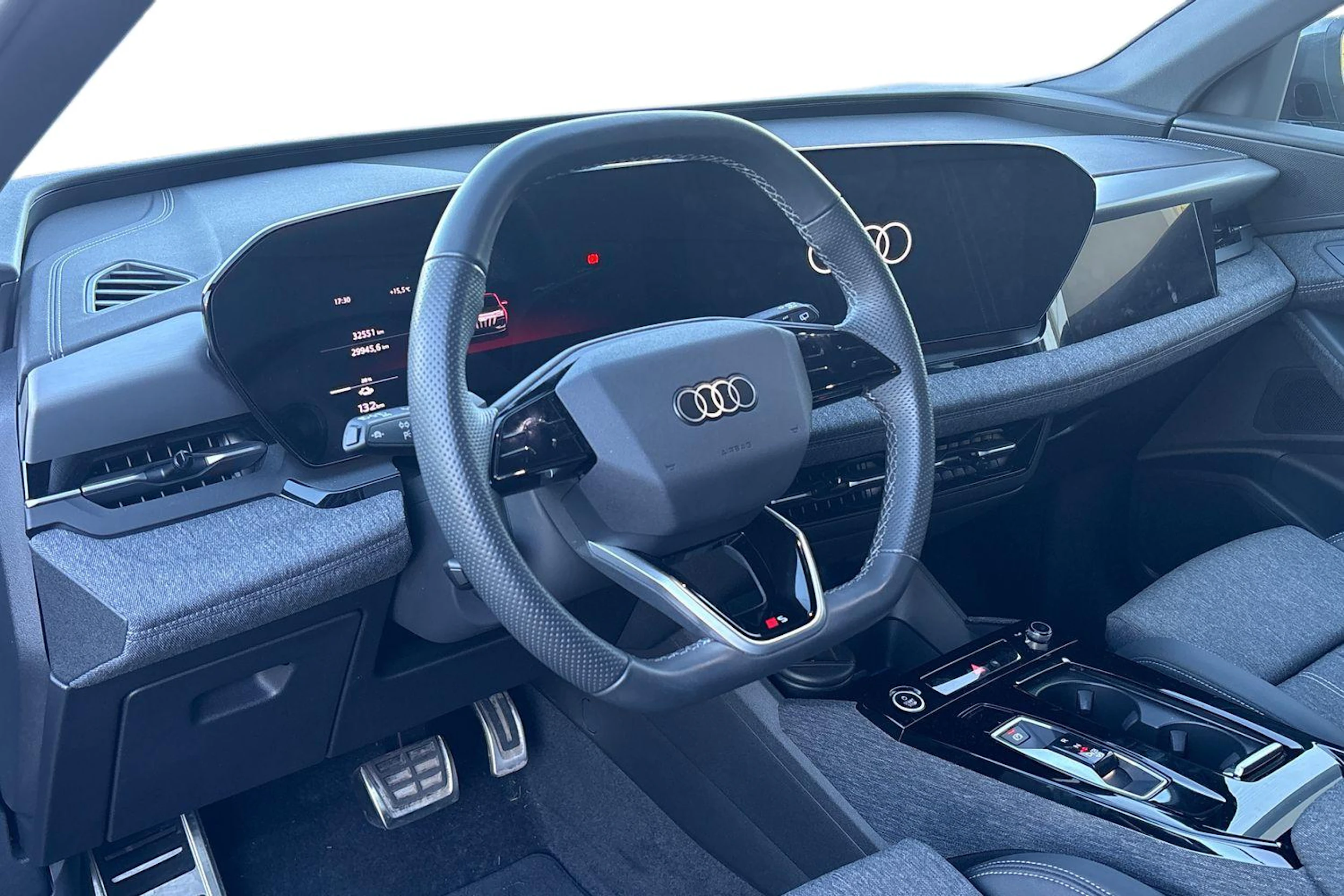 met. harmaa Audi Q6 e-tron 2025 kuva 3.