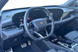 met. harmaa Audi Q6 e-tron 2025 kuva 3.