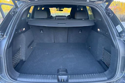 met. harmaa Audi Q6 e-tron 2025 kuva 6.