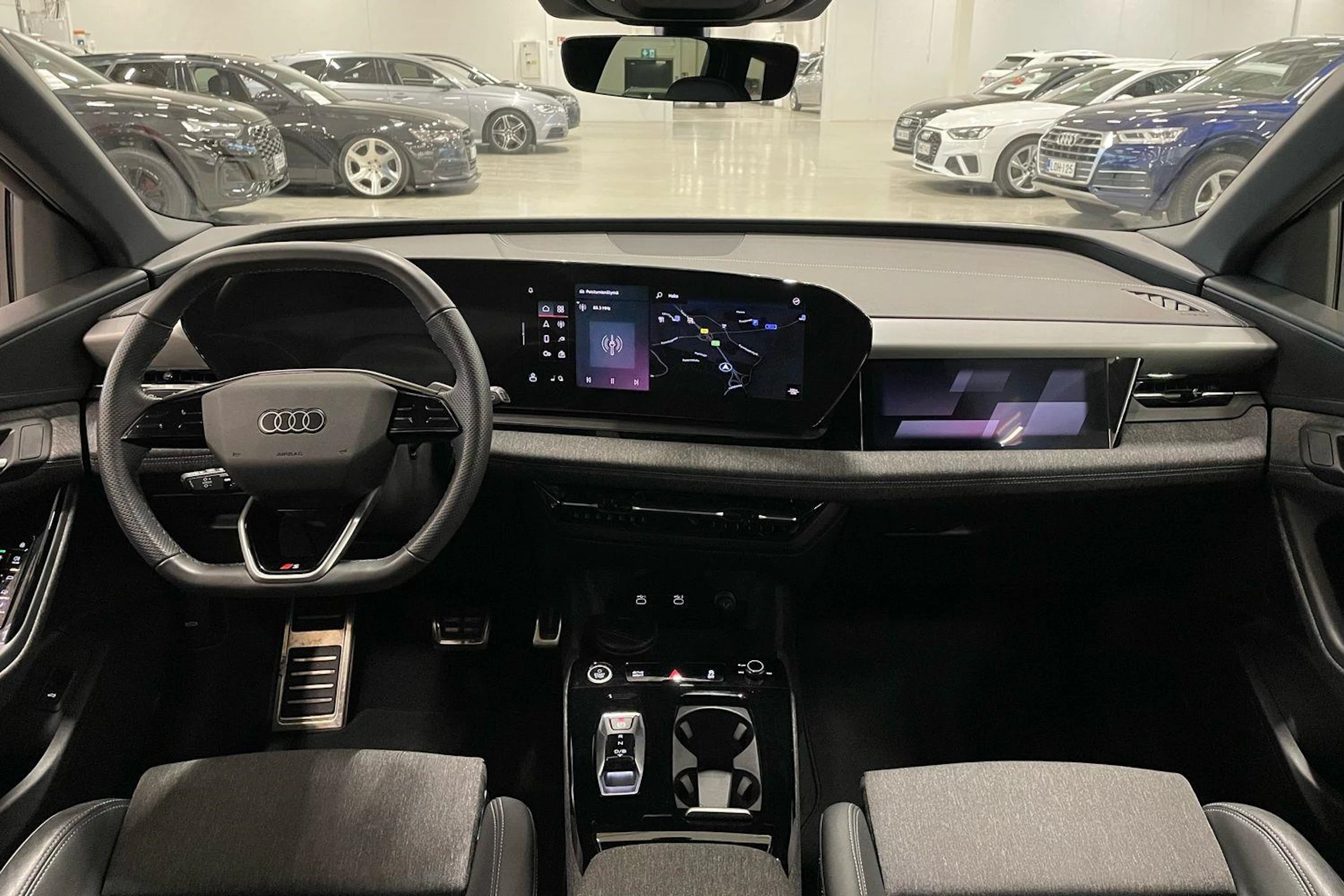 met. harmaa Audi Q6 e-tron 2025 kuva 11.