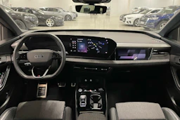 met. harmaa Audi Q6 e-tron 2025 kuva 11.