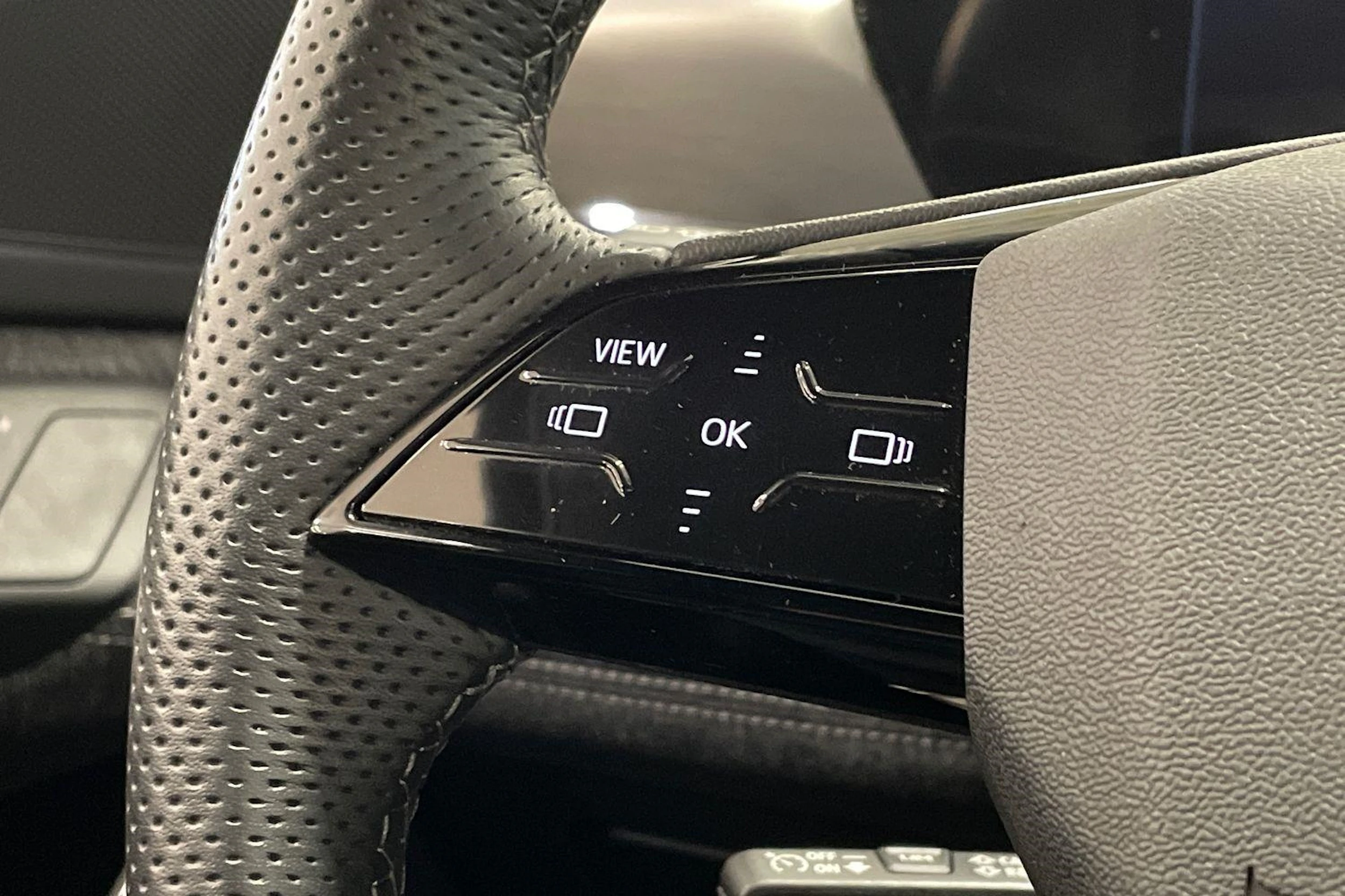 met. harmaa Audi Q6 e-tron 2025 kuva 15.