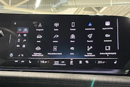 met. harmaa Audi Q6 e-tron 2025 kuva 20.