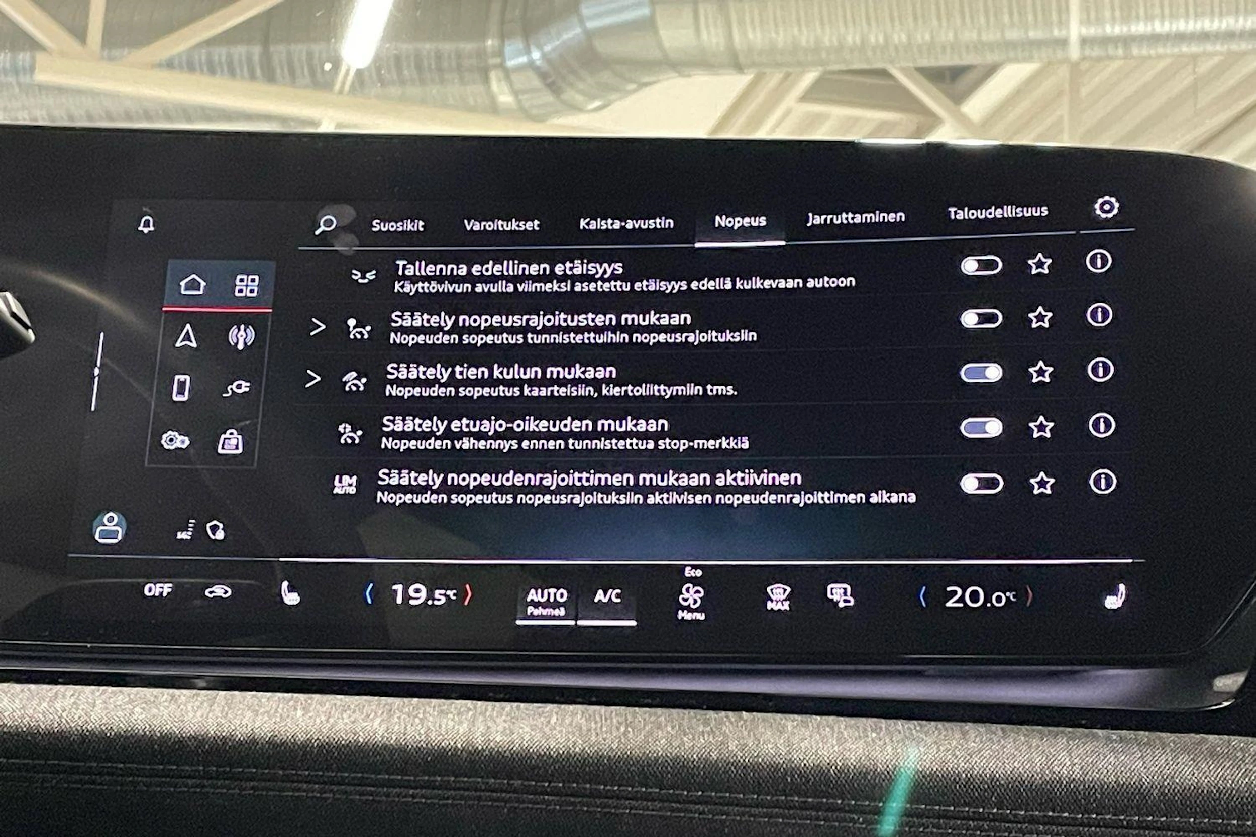 met. harmaa Audi Q6 e-tron 2025 kuva 23.