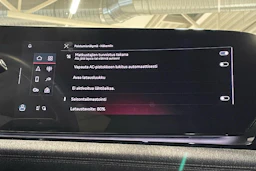 met. harmaa Audi Q6 e-tron 2025 kuva 28.