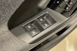met. harmaa Audi Q6 e-tron 2025 kuva 30.