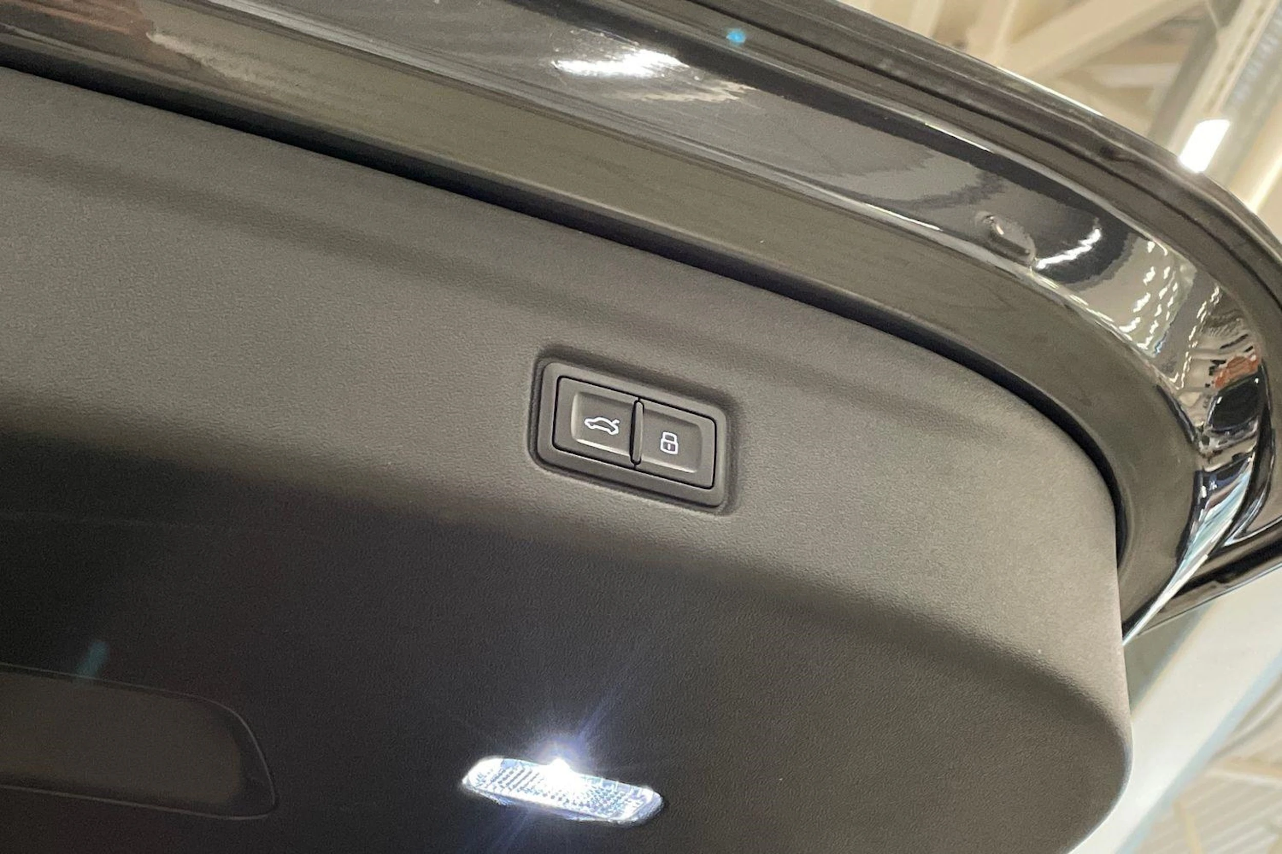 met. harmaa Audi Q6 e-tron 2025 kuva 32.
