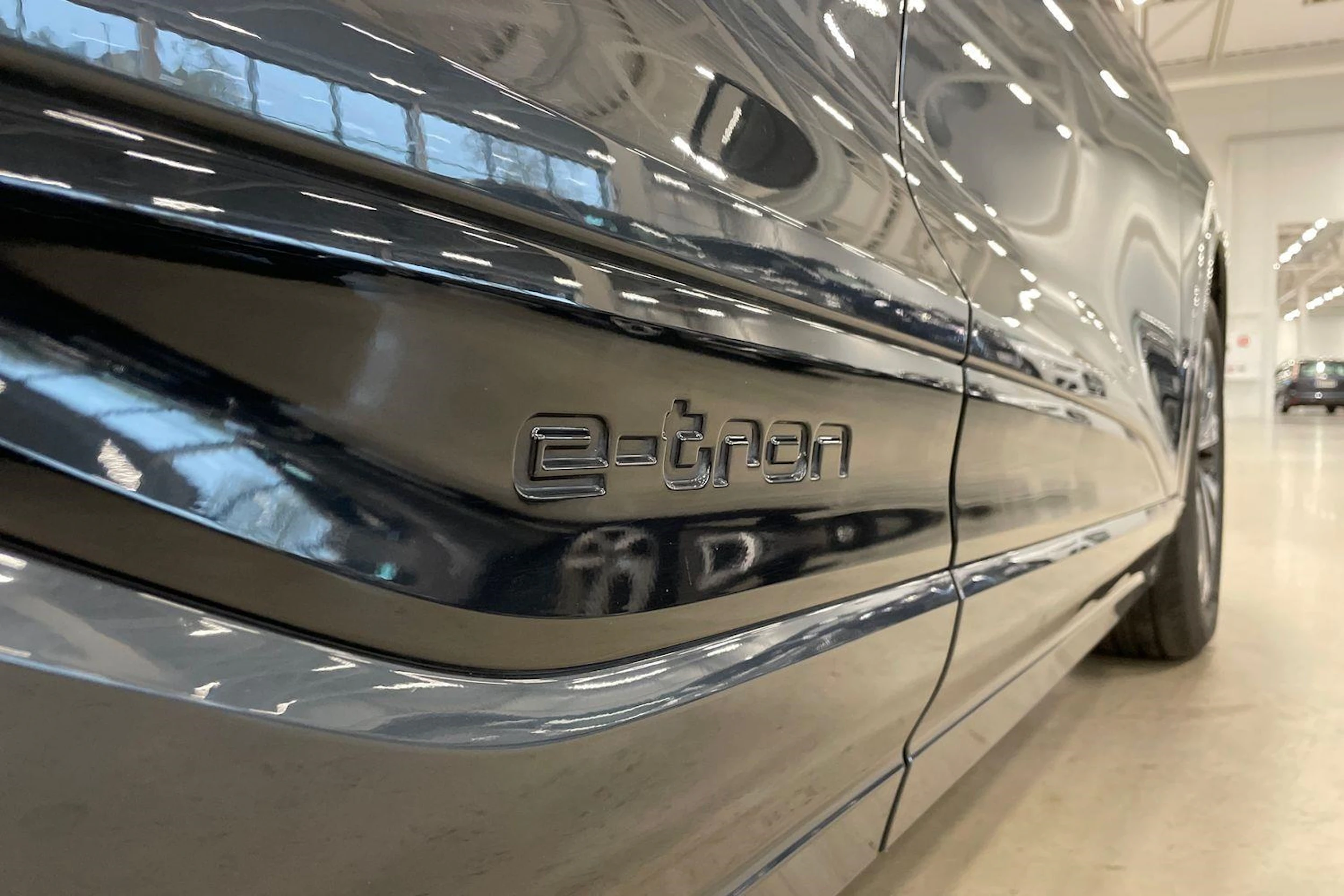 met. harmaa Audi Q6 e-tron 2025 kuva 35.